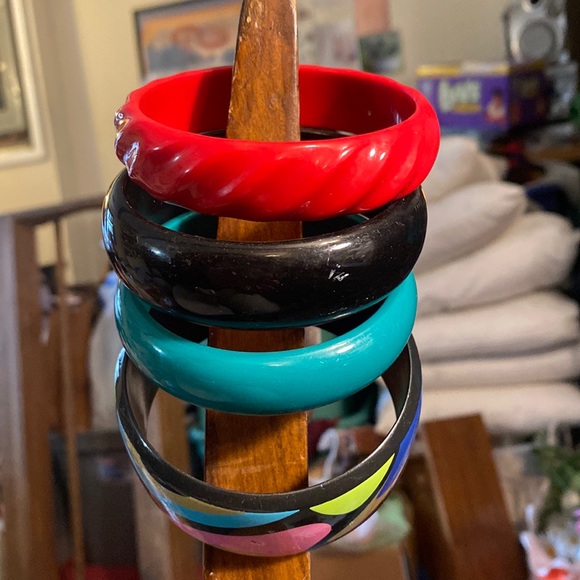 Vintage bangle bracelets 💋 - Picture 6 of 10